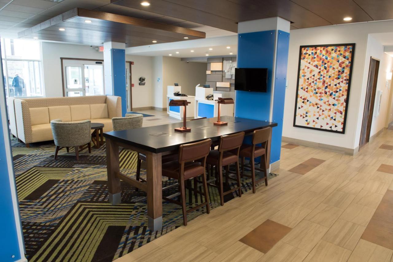 Holiday Inn Express & Suites - Merrillville By Ihg Exterior photo